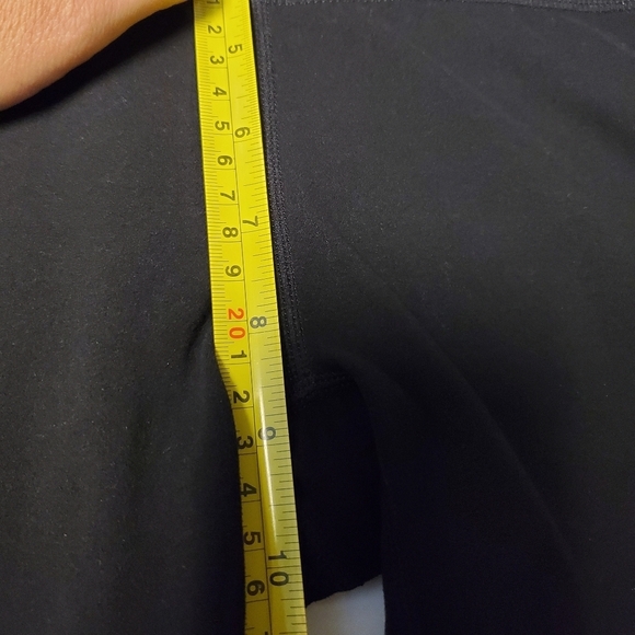 Athleta Highwaist Capri with leg cutout details size small - Picture 10 of 14